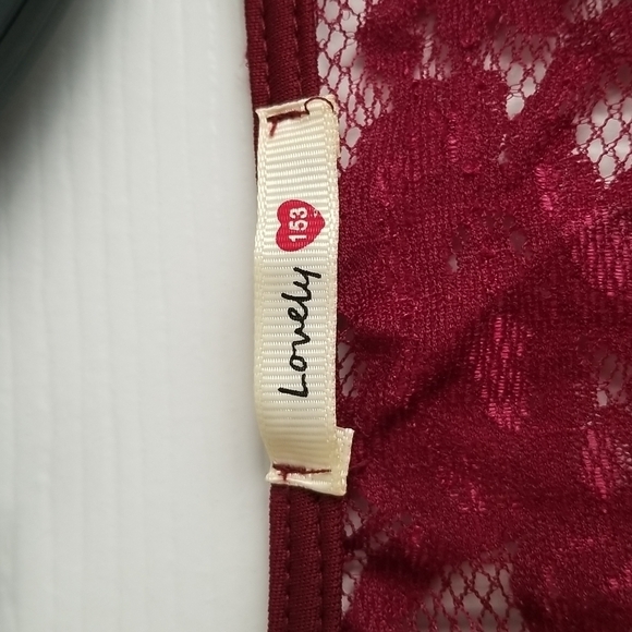 Lovely 153 Women's Lace Top - Picture 5 of 9